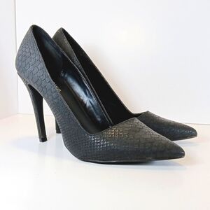 Call It Spring Snakeskin Heels High Heel Shoes Stilletos Black Textured Size 8.5